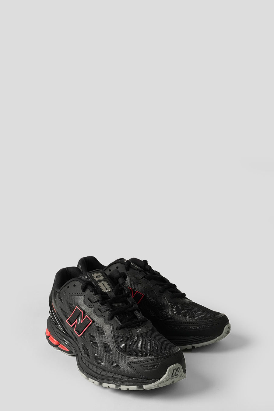 NEW BALANCE - SNEAKERS U1906WD BLACK, URGENT RED ET CASTELROCK - LE LABO STORE