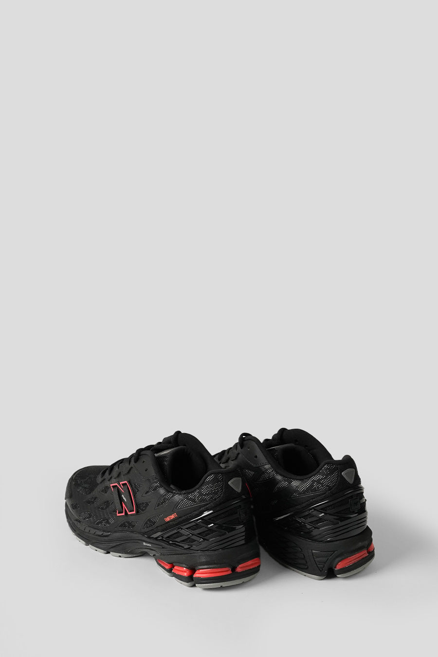 NEW BALANCE - SNEAKERS U1906WD BLACK, URGENT RED ET CASTELROCK - LE LABO STORE