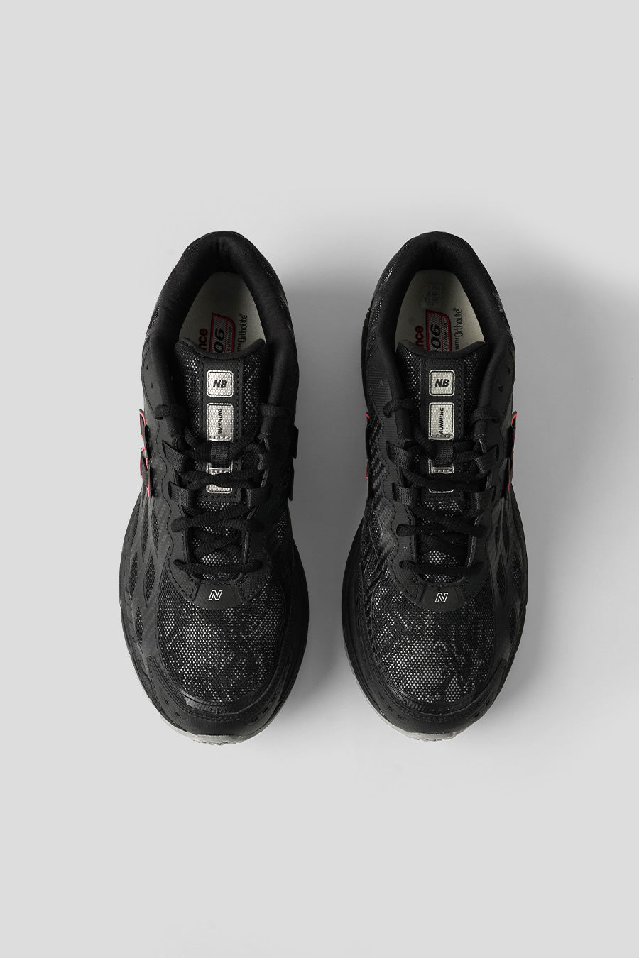 NEW BALANCE - SNEAKERS U1906WD BLACK, URGENT RED ET CASTELROCK - LE LABO STORE