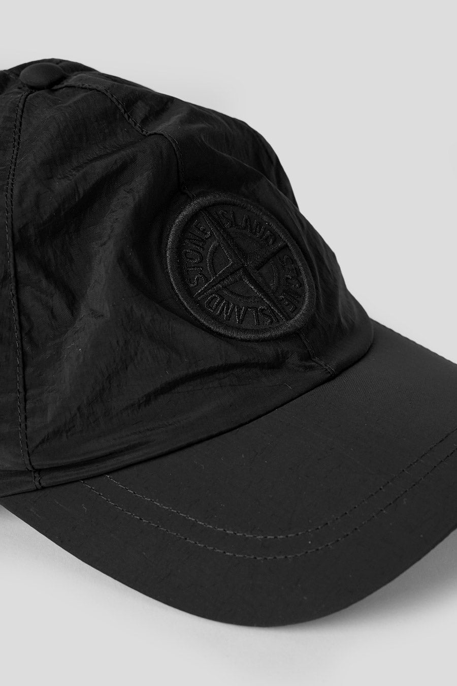 Stone Island - CASQUETTE NYLON METAL ECONYL NOIRE - LE LABO STORE